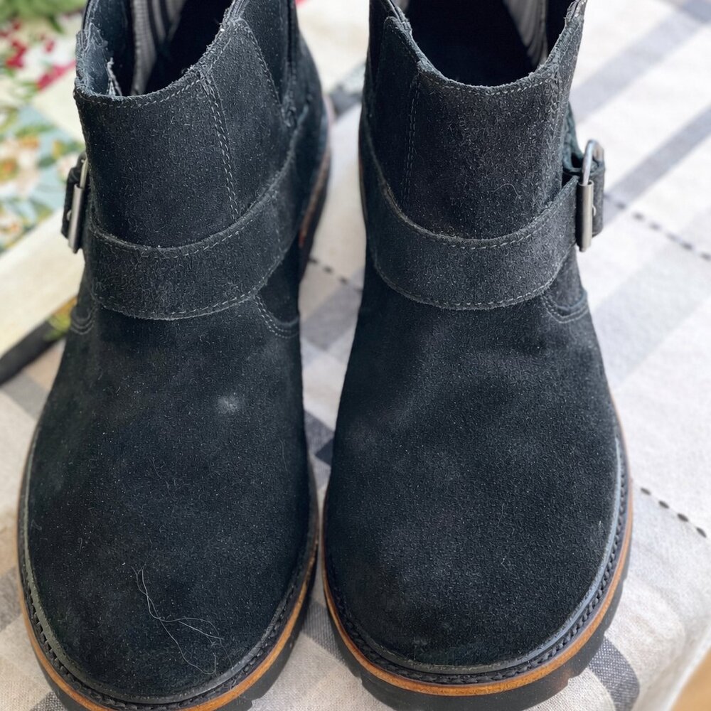 L.L.Bean Women’s 10 Black Suede Buckle Ankle Boots Lug Sole Booties